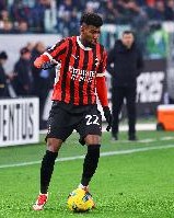 意媒：埃默森康复进展极为顺利 已开始在沙地上进行跑步训练